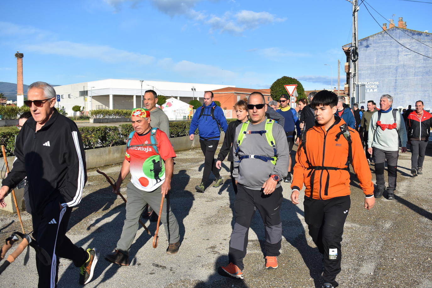 Las imágenes de la marcha senderista en Pradejón