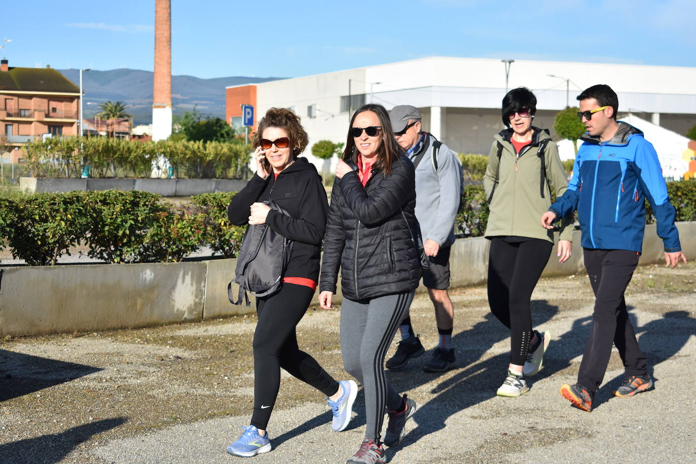 Las imágenes de la marcha senderista en Pradejón