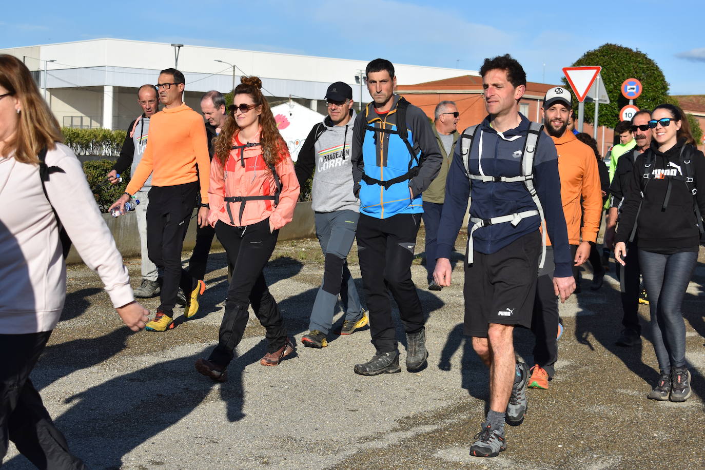 Las imágenes de la marcha senderista en Pradejón