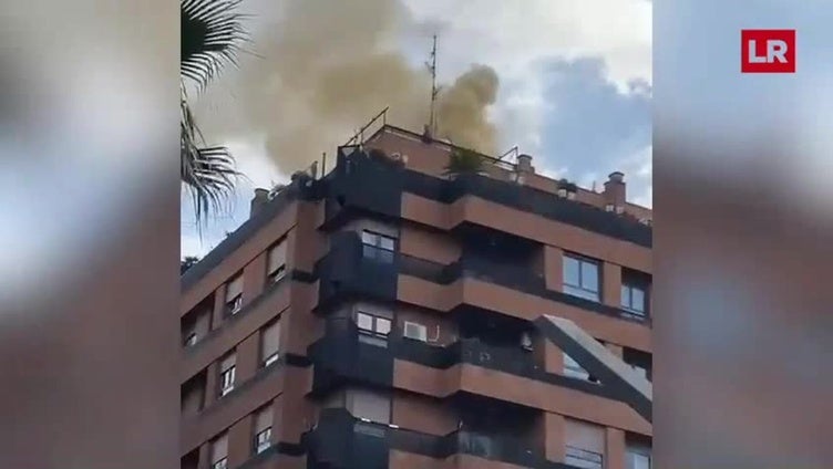 Columna de humo del incendio en la Gran Vía de Logroño