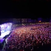 Actuación de la orquesta Panorama en el aparcamiento del silo de Calahorra en fiestas de 2024.