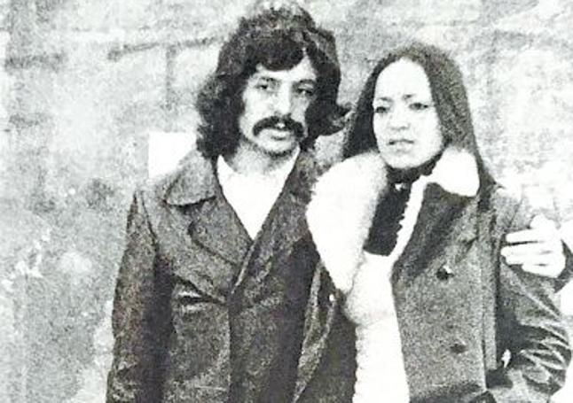 Jesús Vicente Aguirre con Carmen Medrano, durante sus comienzos en la canción en los años setenta.