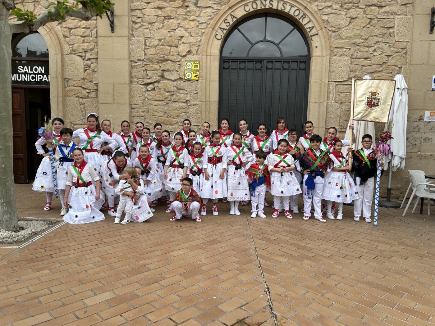 Grupo de danzas de Fuenmayor que actuó en la fiesta. 