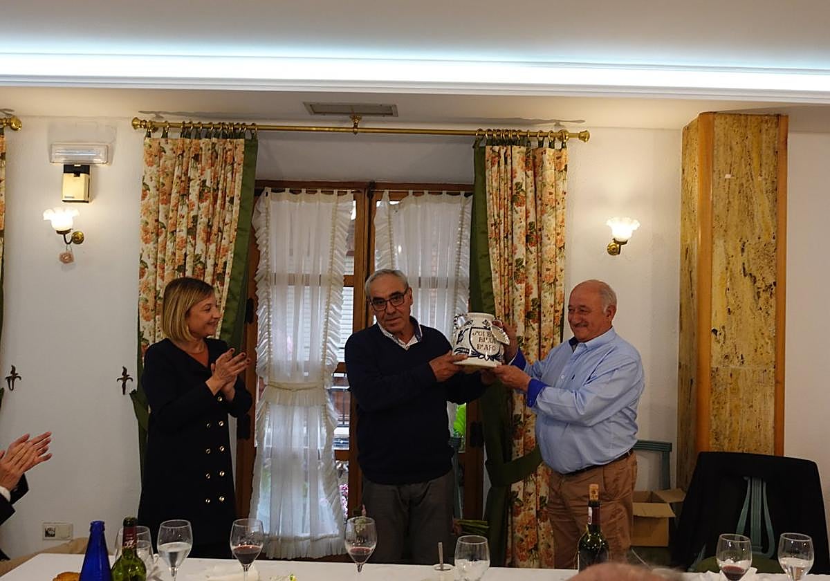 José Javier Angulo recibe el Jarro de Haro en San Isidro