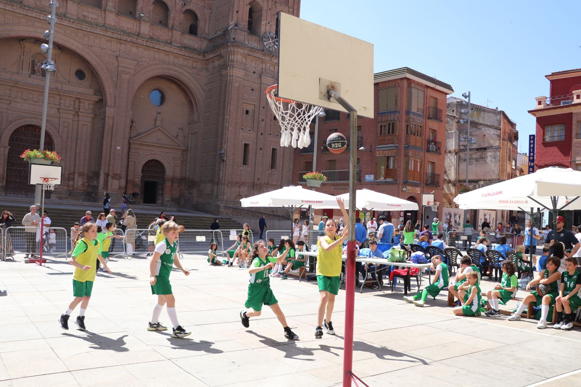 Los alfareños exprimen sus Fiestas de la Primavera