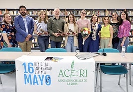 La junta directiva de Aceri con la doctora Ana Pascual, Roberto Cuadrado (La Despensa del Marqués) y Estela López (Eroski), galardonados este domingo.