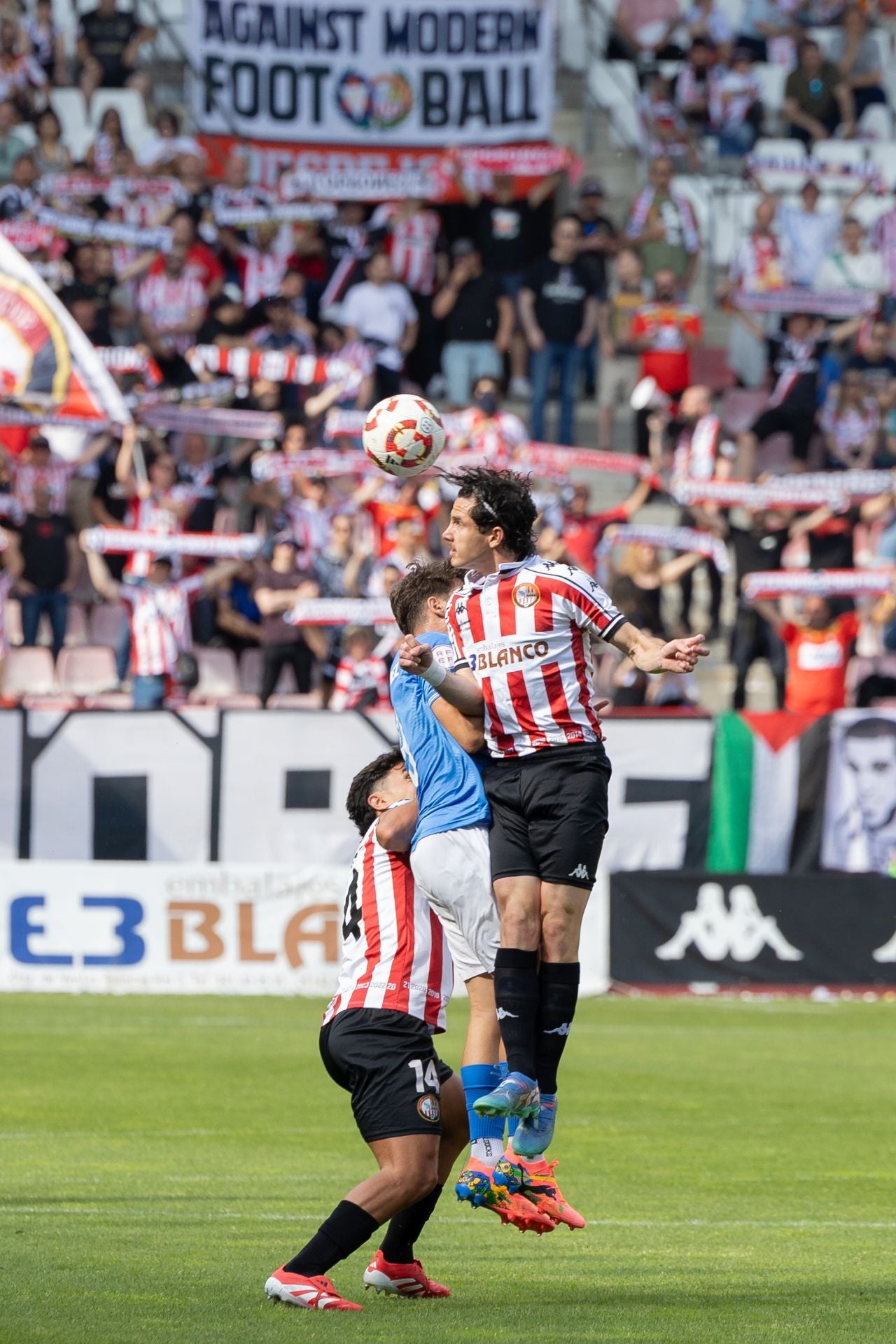 El partido SD Logroñés-Estepona en Las Gaunas