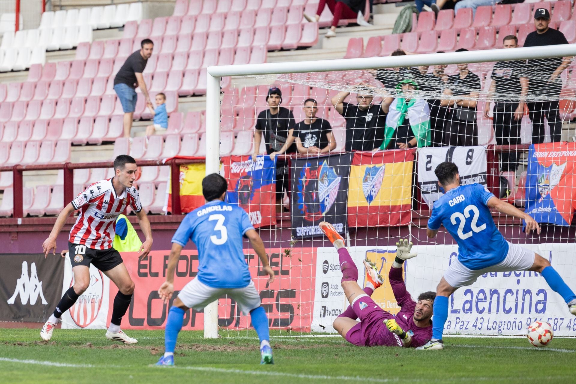 El partido SD Logroñés-Estepona en Las Gaunas