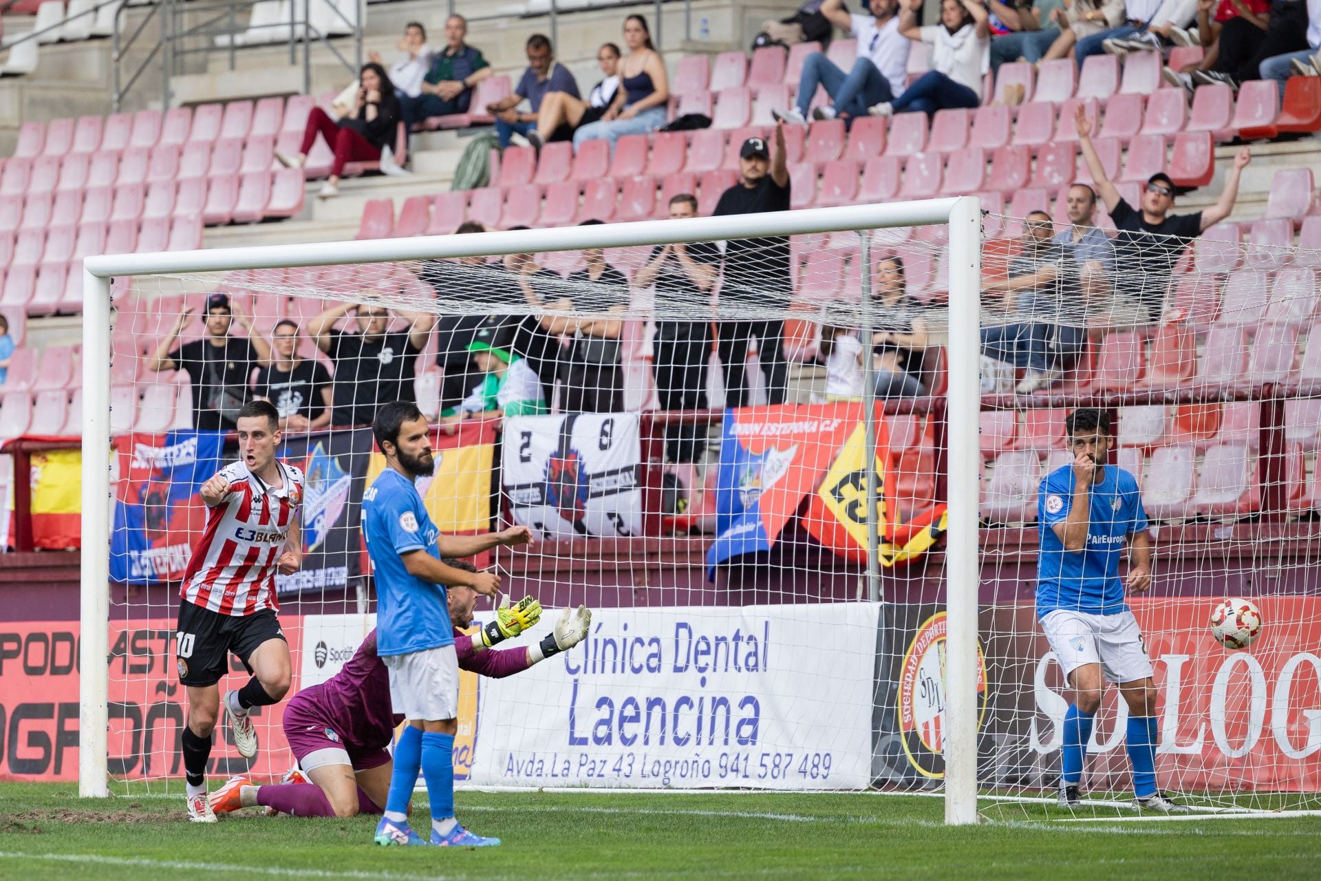 El partido SD Logroñés-Estepona en Las Gaunas
