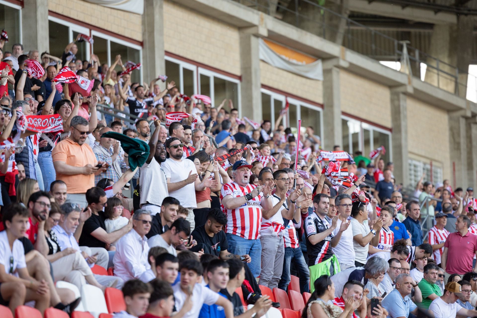 El partido SD Logroñés-Estepona en Las Gaunas