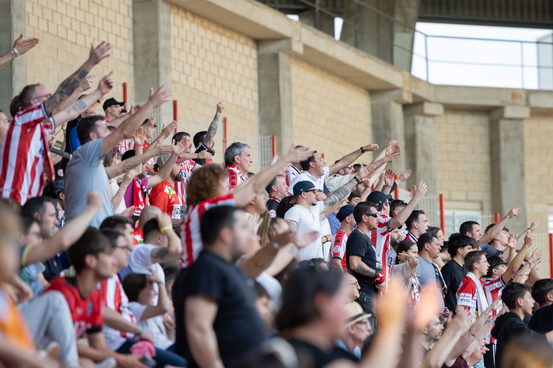 El partido SD Logroñés-Estepona en Las Gaunas