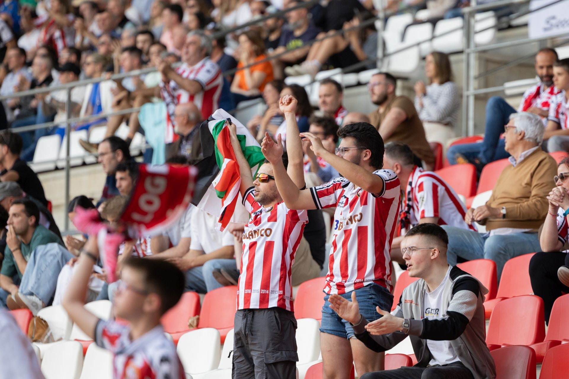 El partido SD Logroñés-Estepona en Las Gaunas