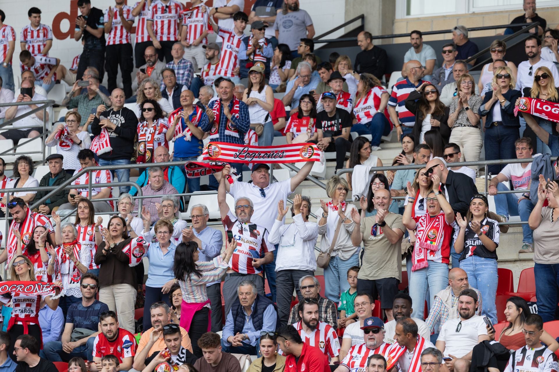 El partido SD Logroñés-Estepona en Las Gaunas