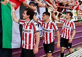 Los jugadores de la SDL saludan a su afición entre lágrimas