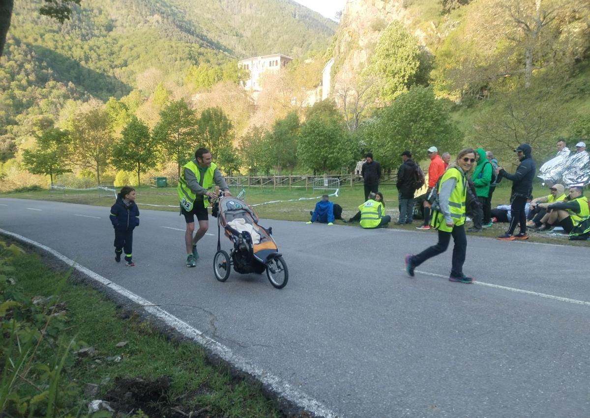 Imagen secundaria 1 - Tres momentos de la llegada a Valvanera.