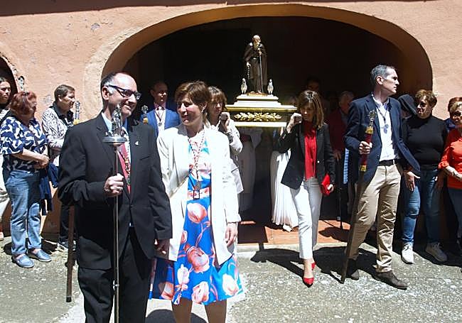 Los priores de la cofradía del Santo, en la romería.