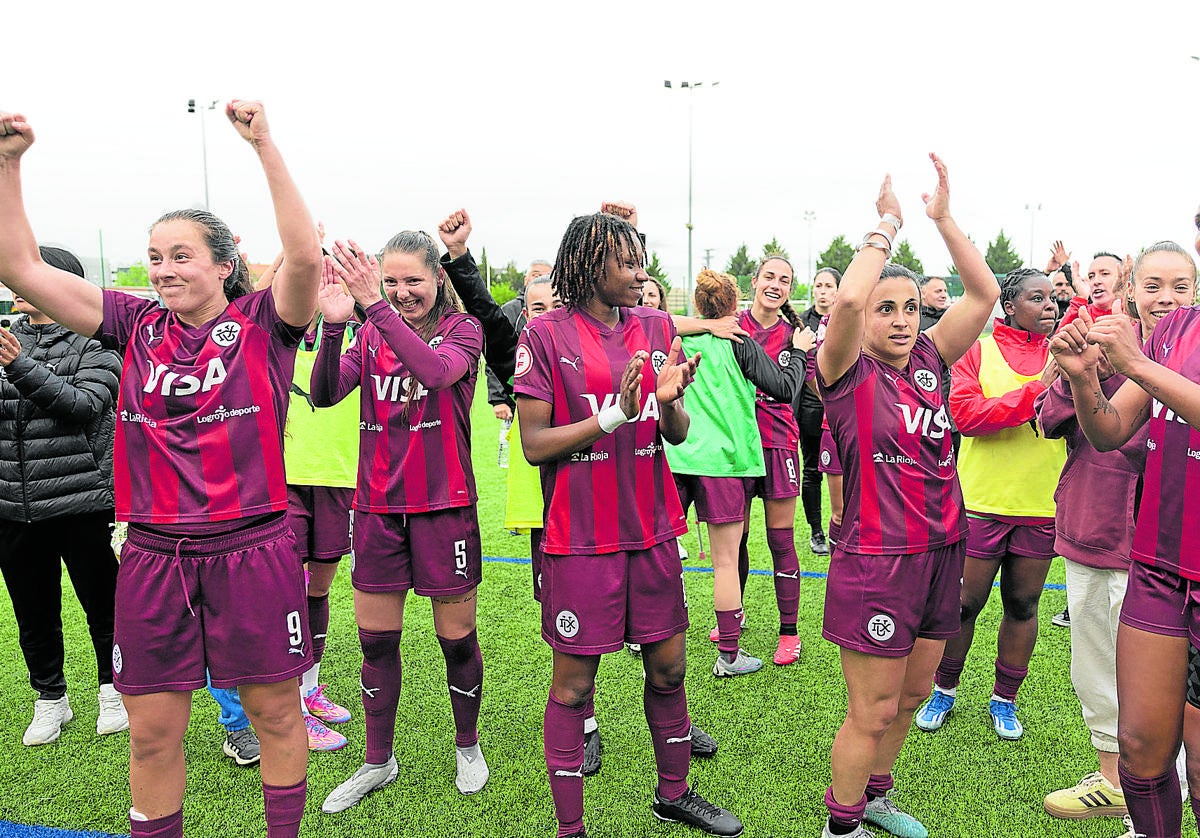 Las jugadoras del DUX celebran el pase en la anterior eliminatoria.
