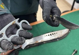 Interceptado en Albelda un hombre que llevaba un machete, una navaja y un puño americano en su coche