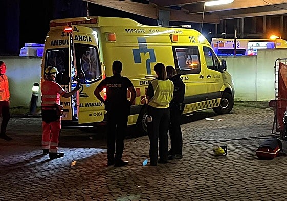 Sanitarios, Guardia Civil y Policía en el lugar del atropello.