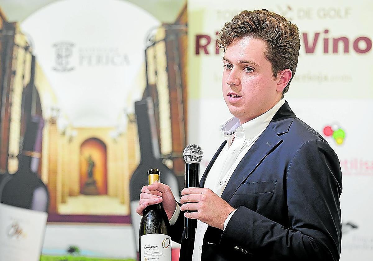 Mario Entrena explica la singularidad de Viña Olagosa.
