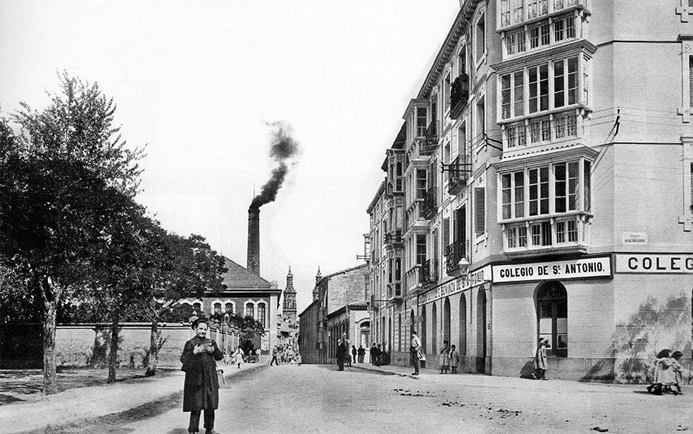 Chimenea de la Tabacalera desde Murrieta.