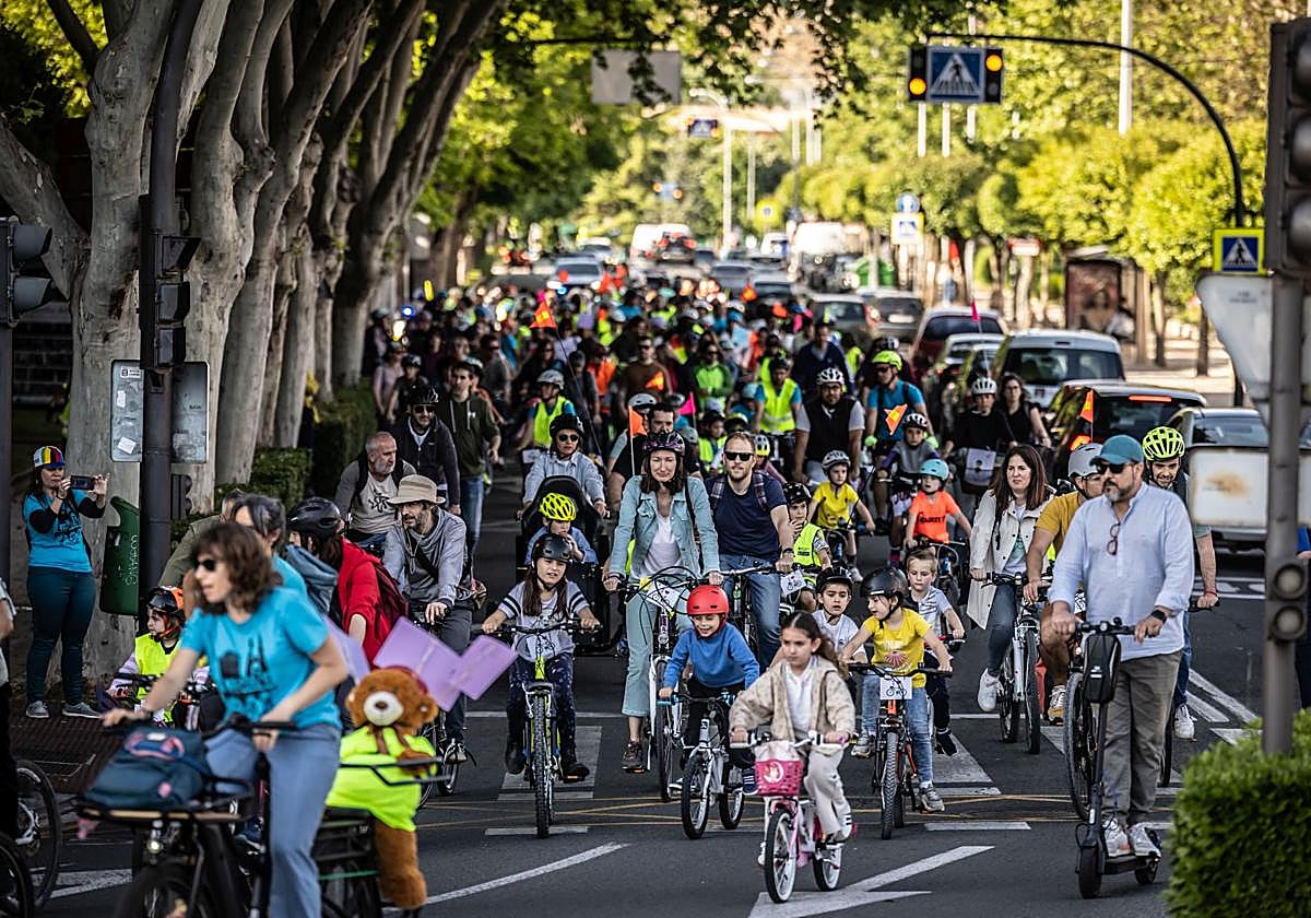 Los manifestantes por las calles de Logroño.