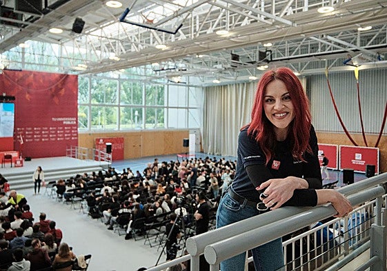 Sara García, investigadora y primera mujer española astronauta, momentos antes de empezar el encuentro en la Universidad de La Rioja.