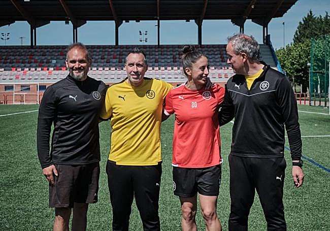 Héctor Blanco, de amarillo, junto a Lorena, Monchi y Miguel Ángel.