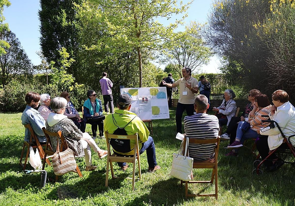 III Encuentro de la red ciudadana de adultos ante la crisis climática del proyecto 'Descarboniza La Rioja, que no es poco'.