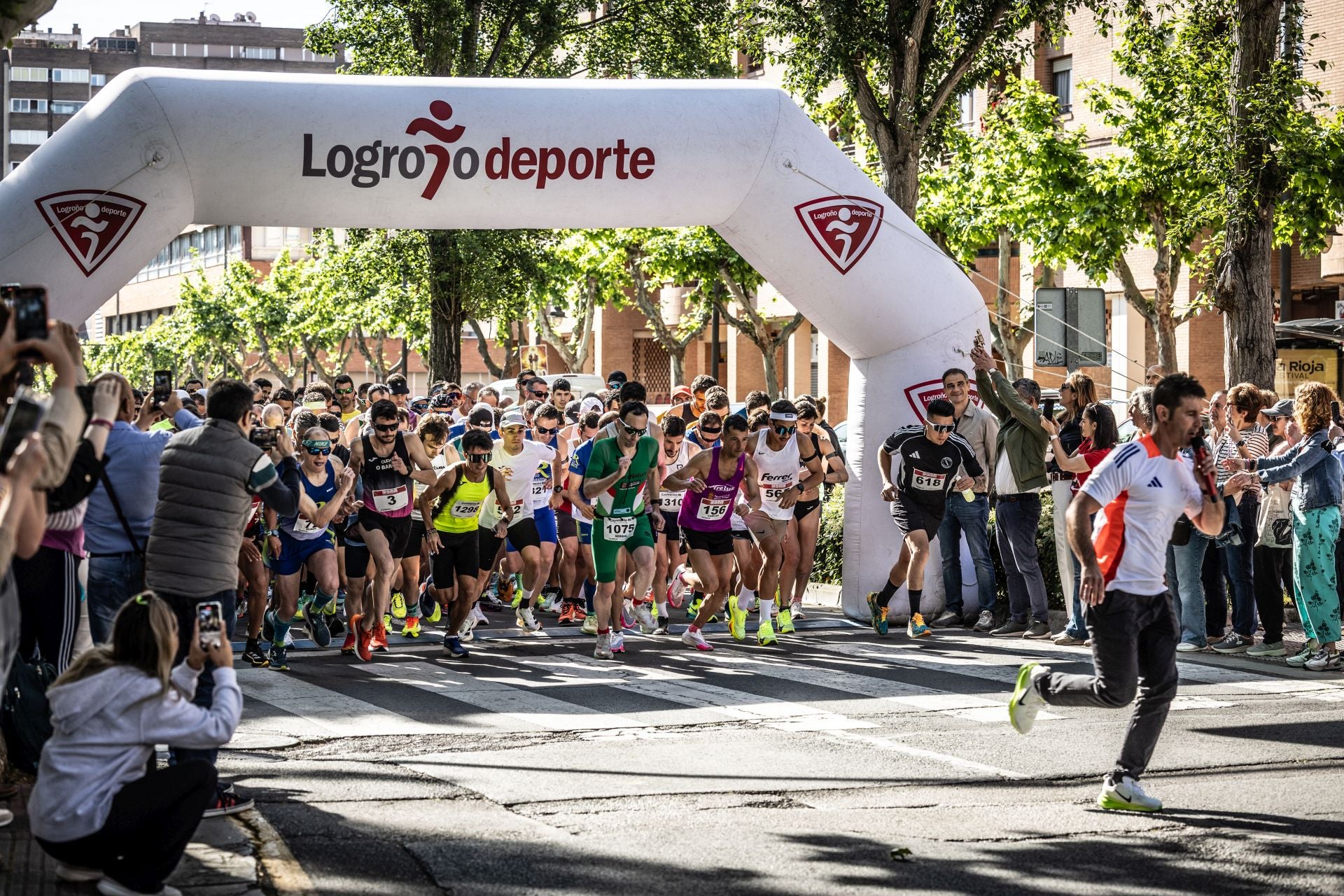 Las imágenes de la salida y la carrera de la Media Maratón de La Rioja