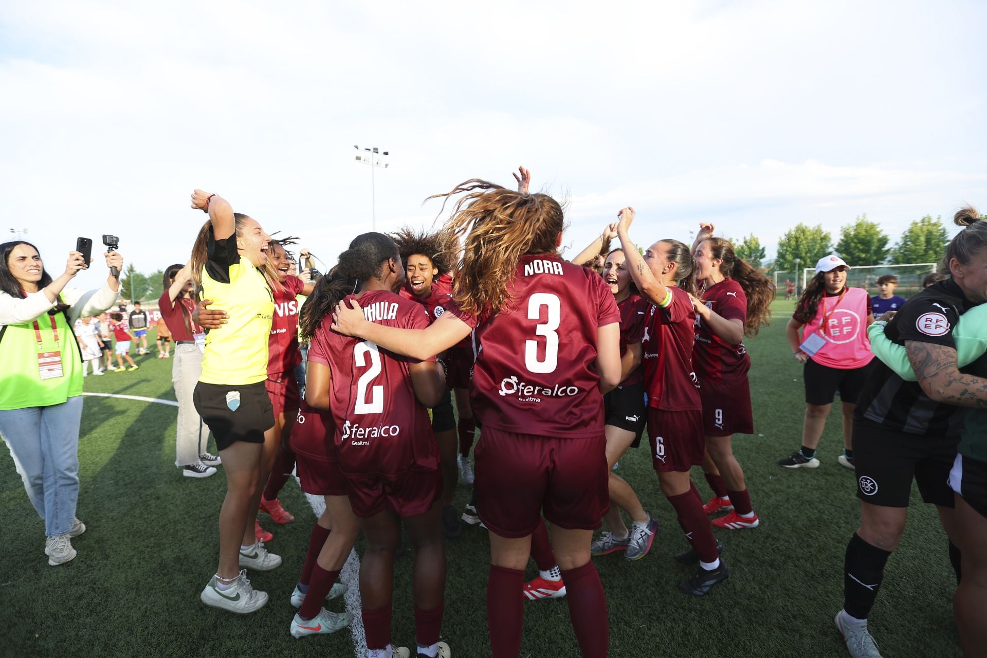 Explosión de alegría por el ascenso del DUX