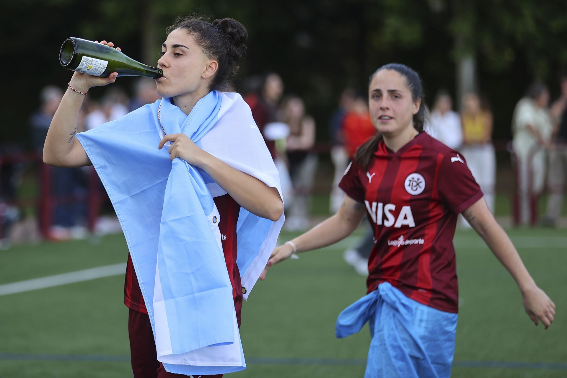 Explosión de alegría por el ascenso del DUX