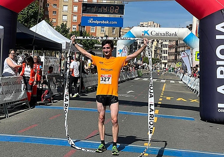 Iván Asensio, ganador de la Media Maratón.