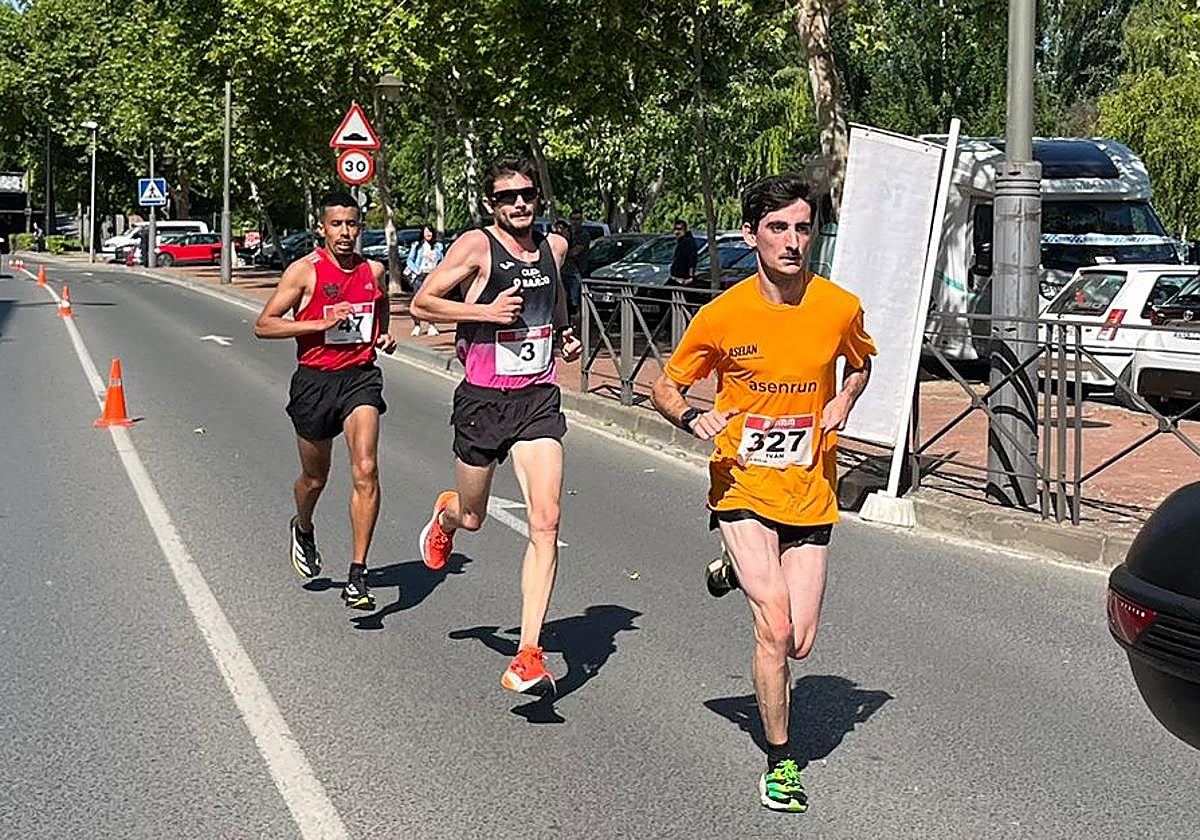 Asensio, García y Chelh, en la calle Norte.