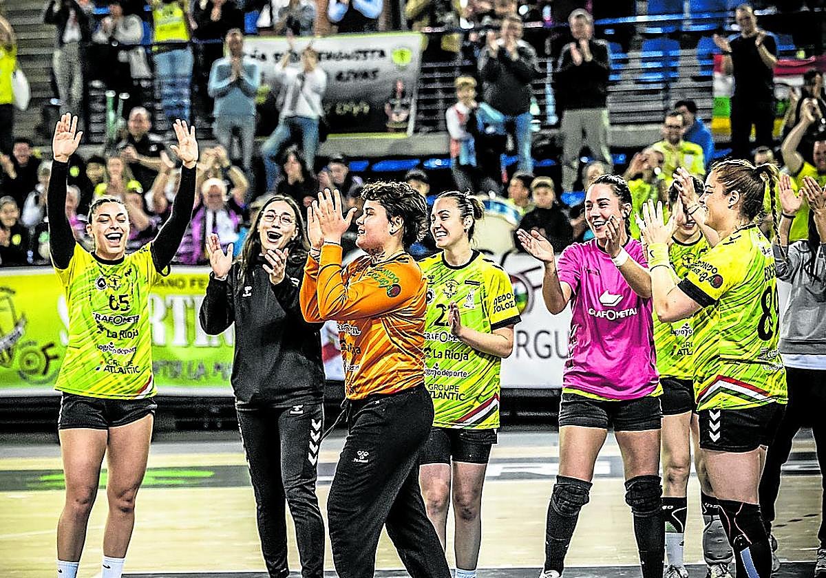 Las jugadoras del Sporting celebran una victoria en el Palacio con Geandra de protagonista.