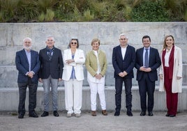 Juan José Muñoz, Javier Erro, Concepción Arruga, Leonor González Menorca, José Ángel Lacalzada, Alfonso Domínguez y Belinda León posan juntos en Logroño.