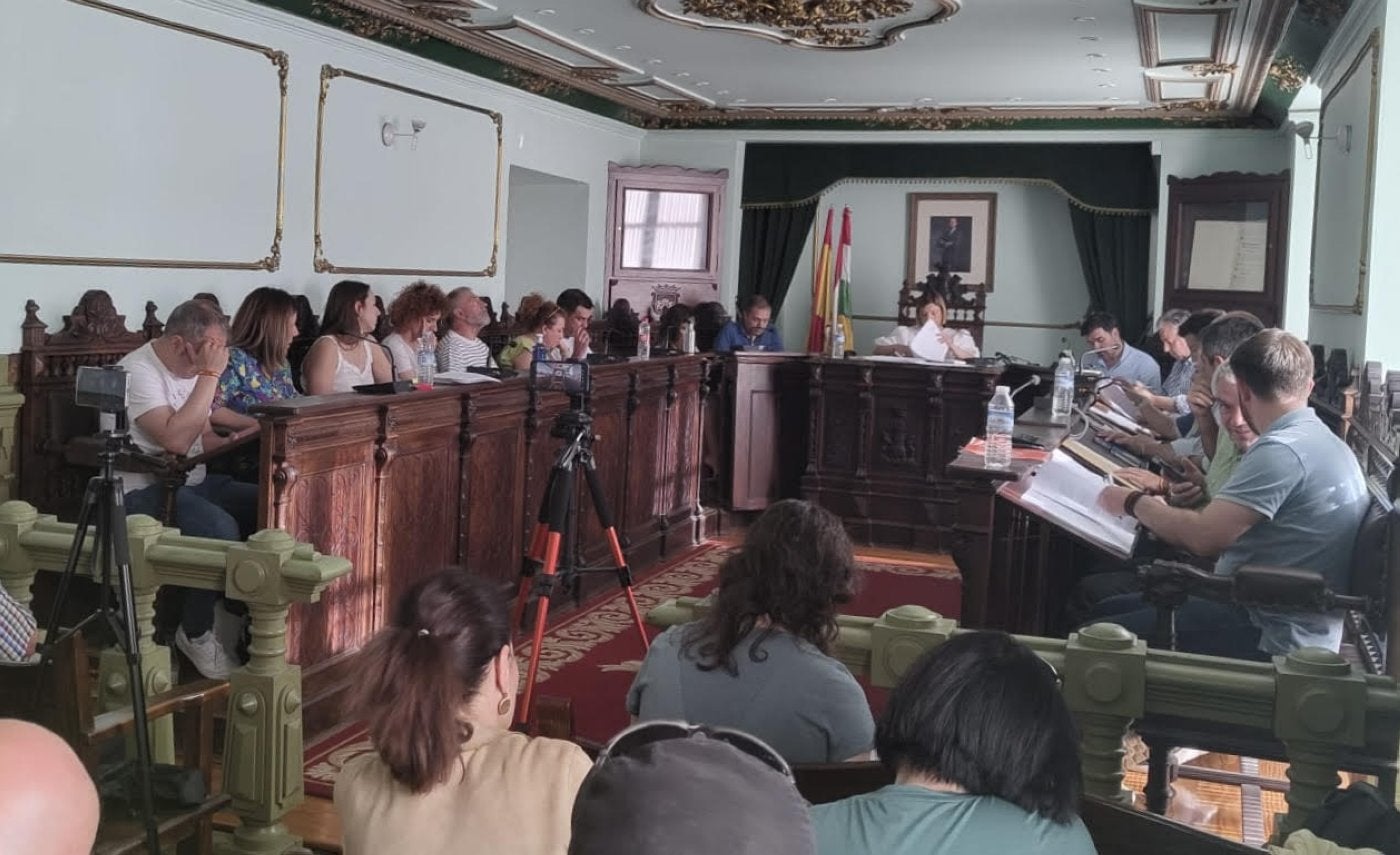 La Corporación durante el pleno del Ayuntamiento de Haro.