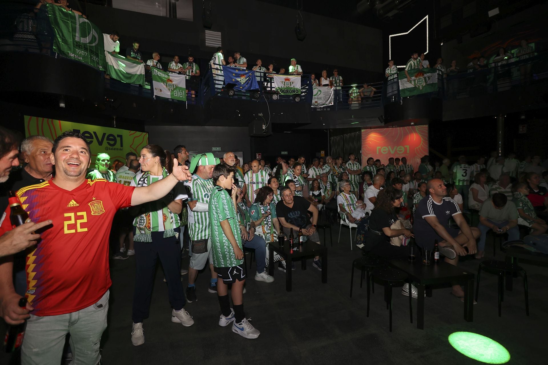 La Peña Bética de Logroño vive con pasión la final de la Conference League
