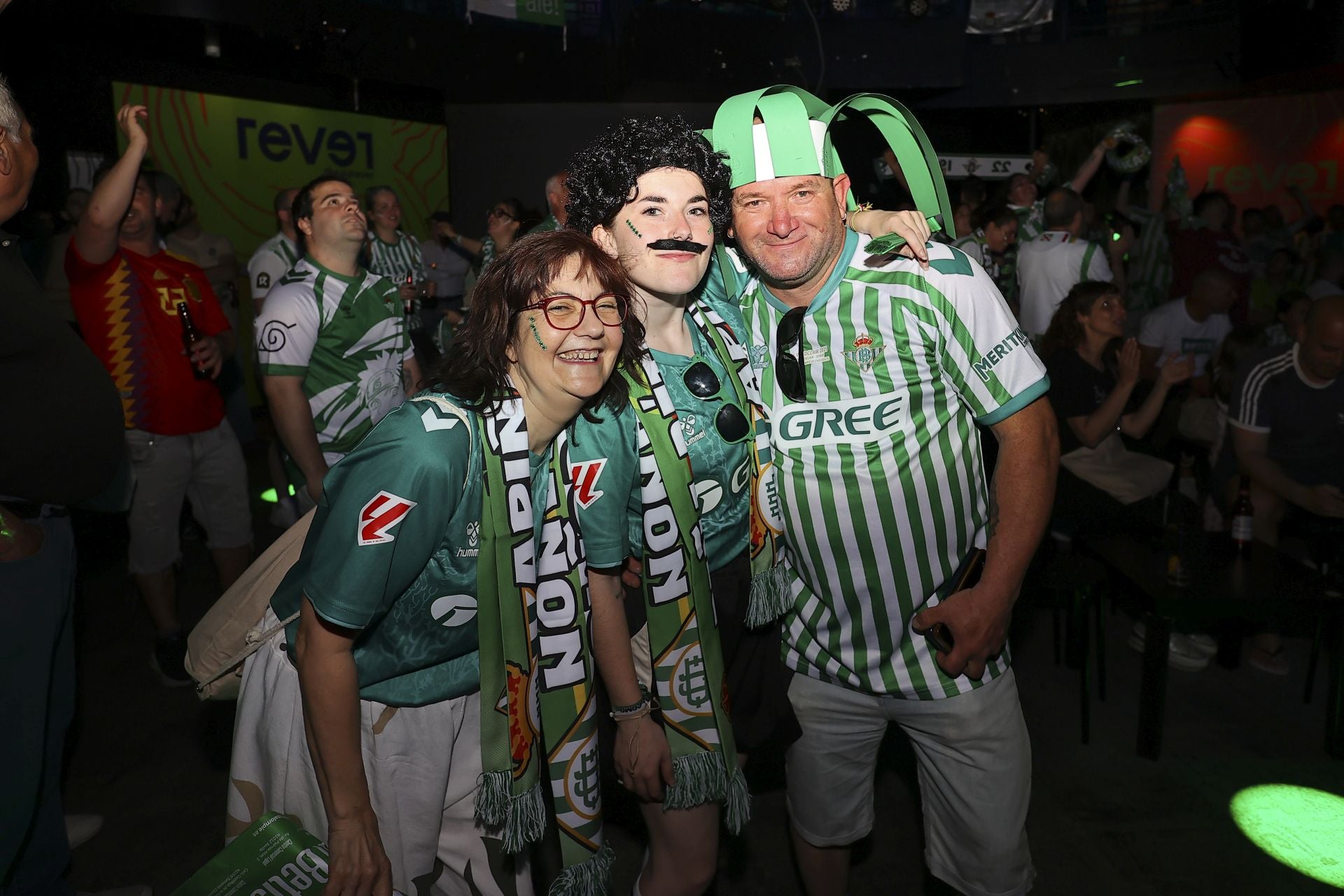 La Peña Bética de Logroño vive con pasión la final de la Conference League