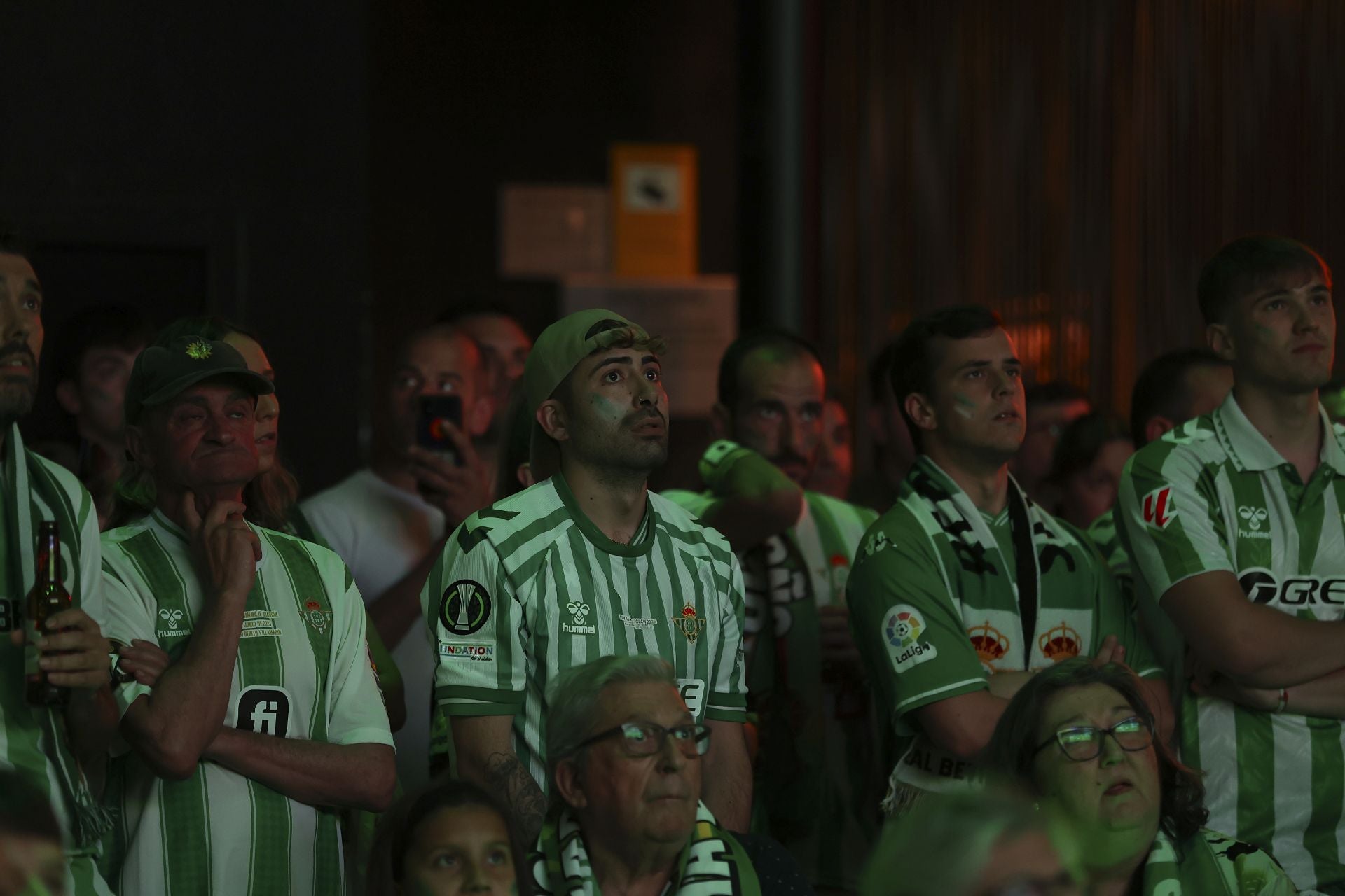 La Peña Bética de Logroño vive con pasión la final de la Conference League