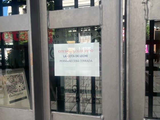 Cartel que indica la situación de este sábado en La Gota de Leche.