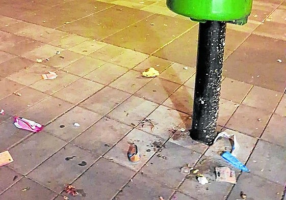 Papeleras a rebosar, crítica de hoy en La Guindilla.