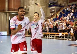 Modi y David Cadarso celebran el triunfo sobre el Ademar.