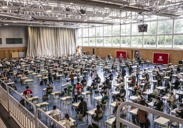 Solo boli negro o azul y nada de marcar los exámenes: las normas de la PAU 2025