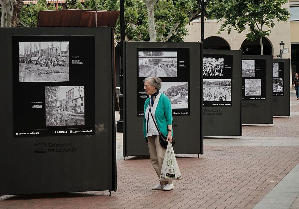 Exposición sobre el Ebro en el Espolón