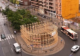 La sauna proyectada por Leopold Banchini Architects en la Gran Vía logroñesa toma forma estos días.