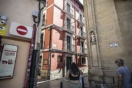 Calle Albornoz, donde se ubica uno de los inmuebles.