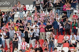La afición blanquirroja en el último partido de la temporada.