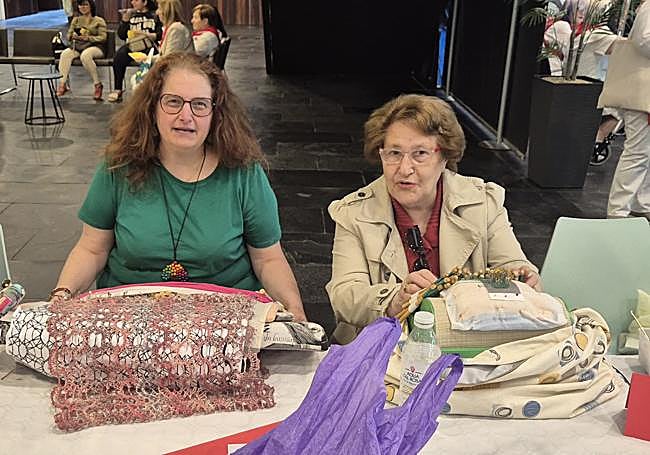 Inmaculada Granado y Constanza Ribrejo.