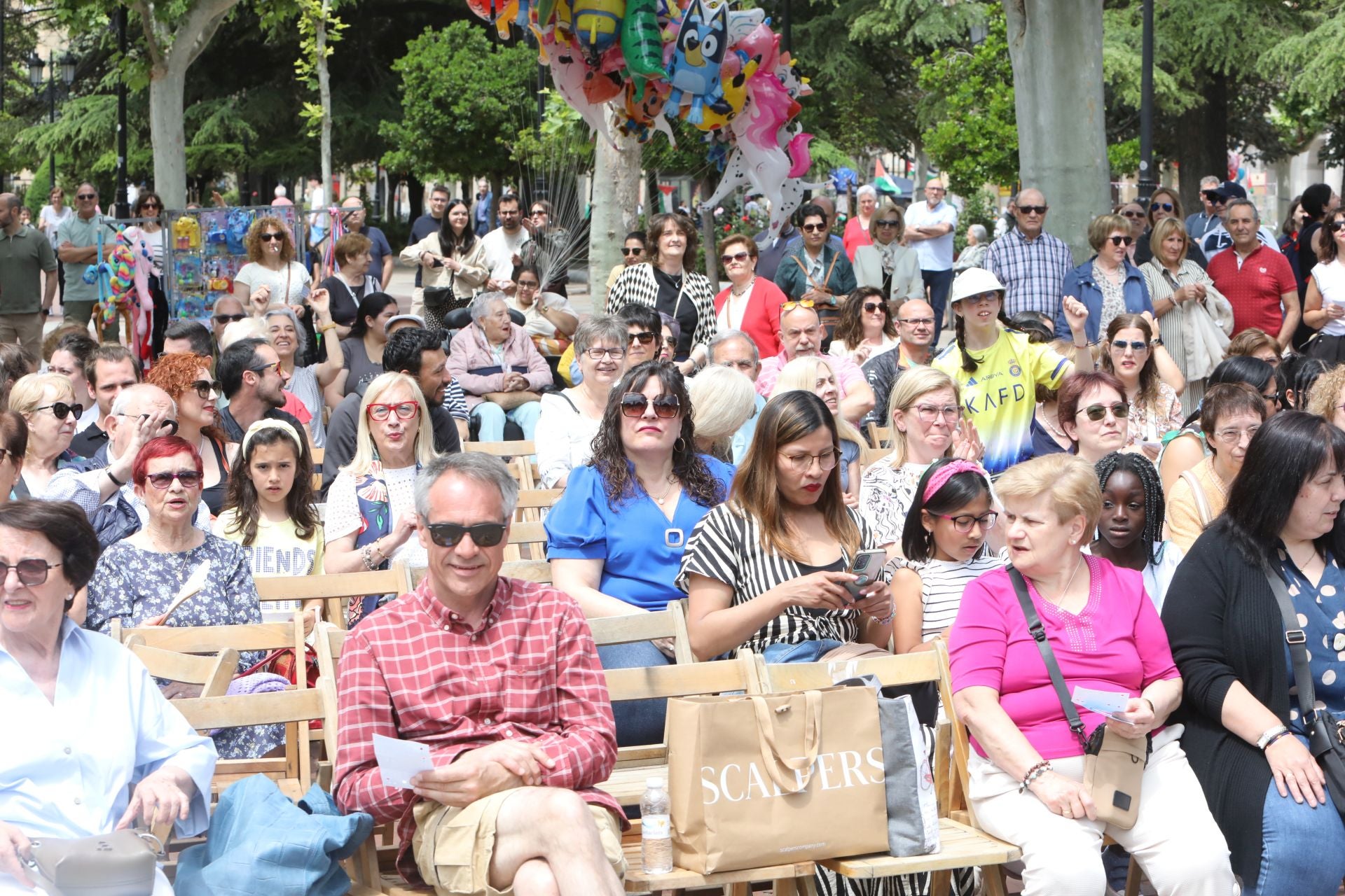 Bailes, juegos, vino y humor por San Bernabé en El Espolón